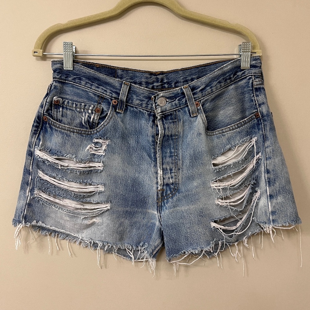 VINTAGE LEVI'S 501 DENIM SHORTS - LIGHT BLUE - DISTRESSED